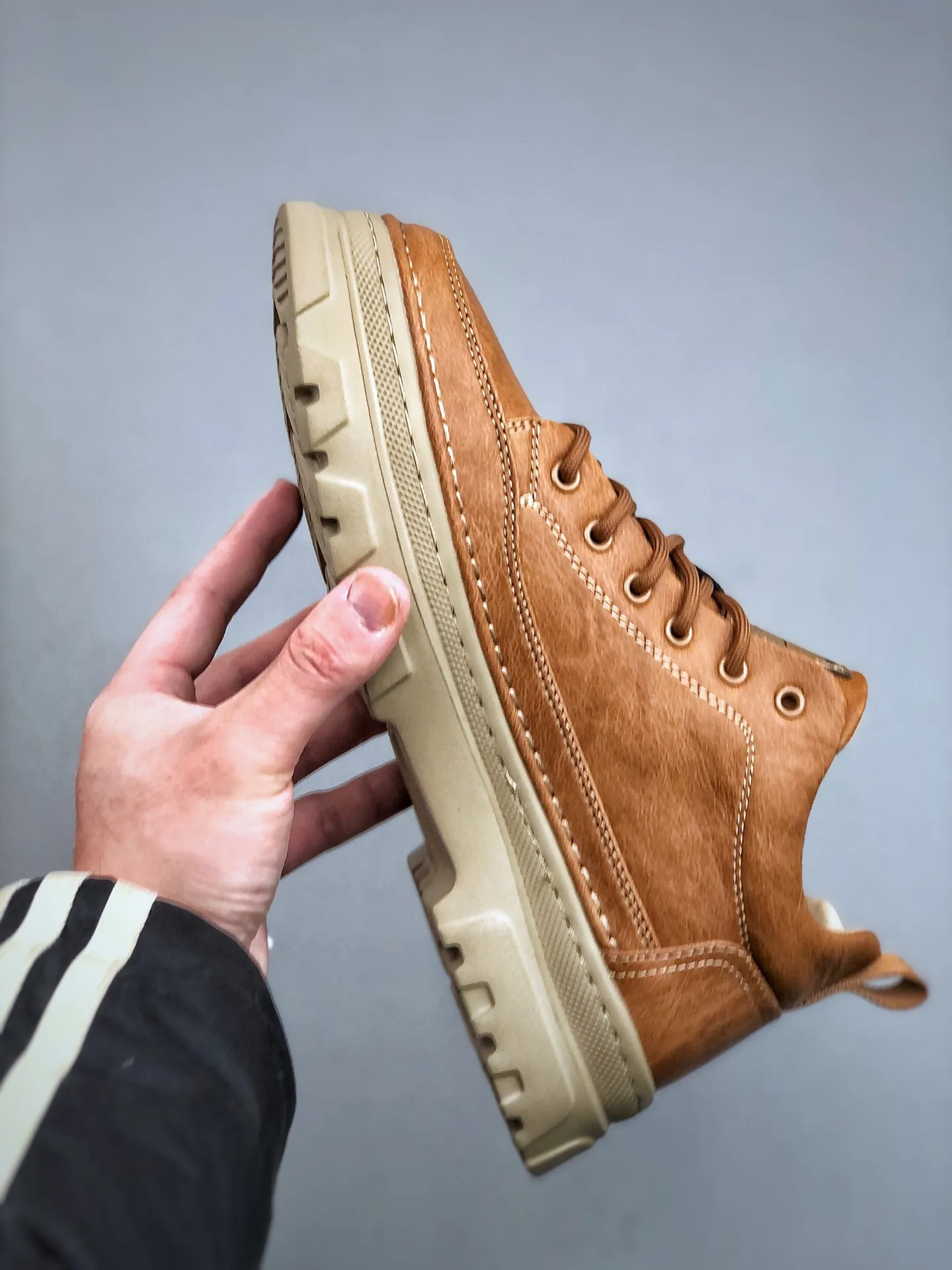 Local pick-up💰 520 supports store Timberland/Timberland classic 25ss new mid-top (plus velvet) classic re-engineered brand new upgrade Guangdong factory quality original box original packaging The fabric is made of top Italian frosted cowhide with anti-odor and anti-corrosion genuine leather latex insoles to give you a perfect wearing experience quality and durable, a must-have for sportsmen Specially designed to treat those who are not handsome High-quality feet with first-class feel Exclusive supply Official item number: TB23066 Size: 39 40 41 42 43 44